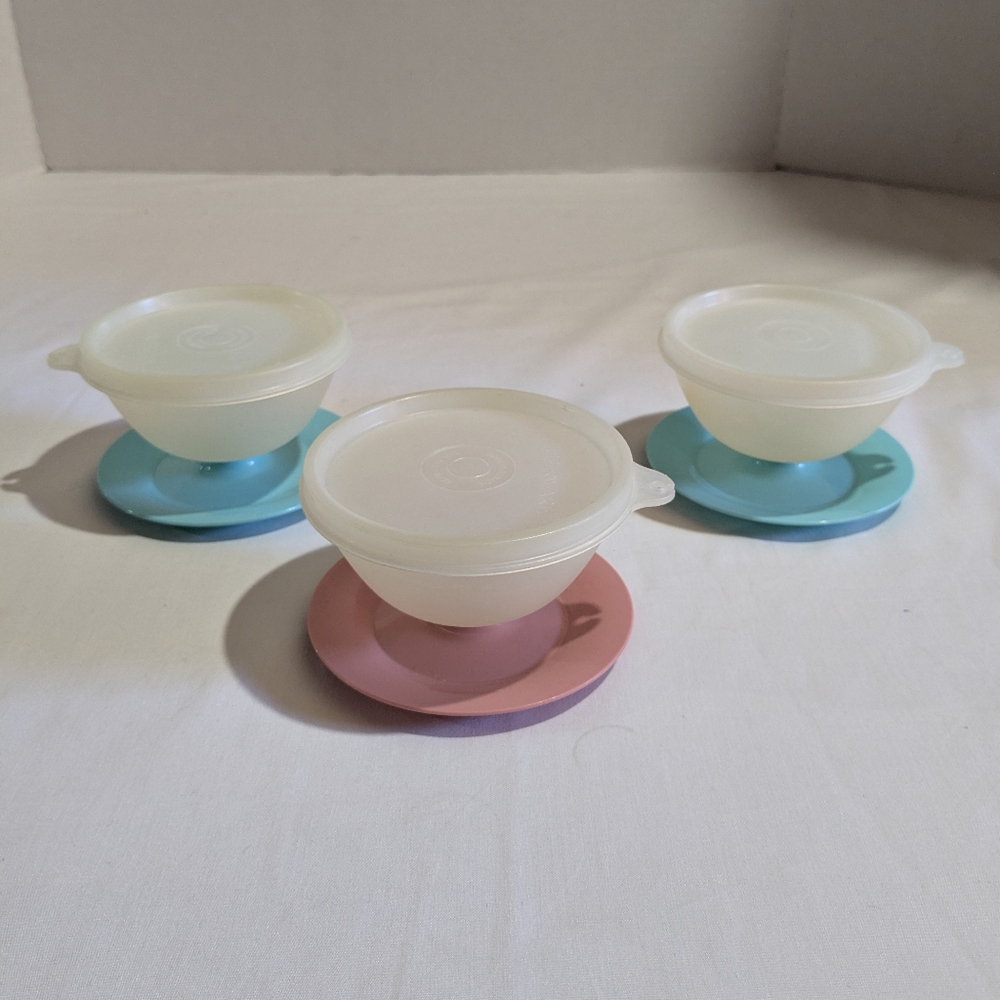 VTG Tupperware bowls Cups with lids ice cream jello pudding dessert pastels